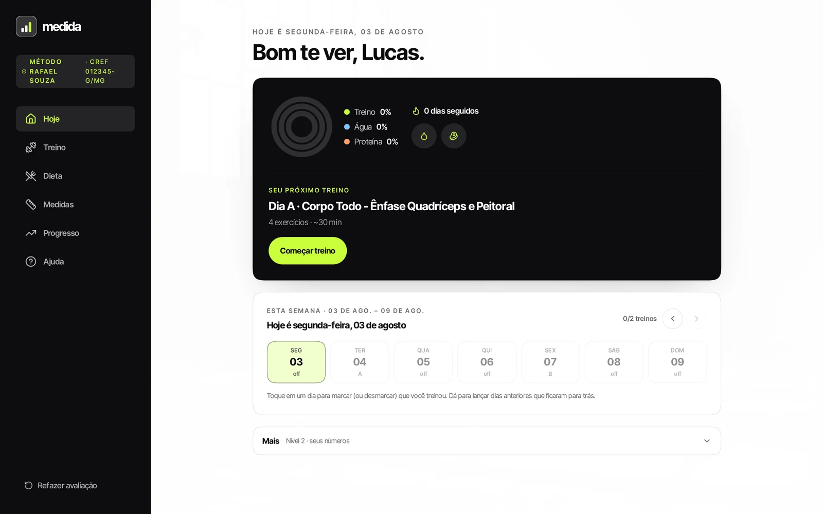 Sistema aberto no computador com o método e o registro do profissional na barra lateral